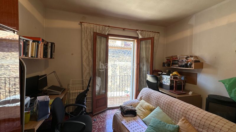 Foto f355b8c7-83ca-45b6-b18d-ce76f5b0ed9a. Casa adossada amb xemeneia calefacció aparcament a Castellfollit de la Roca