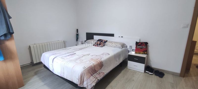 Foto 59041f8f-3944-4e34-be8f-67a534ff0d1f. Casa aparellada amb xemeneia calefacció a Olot