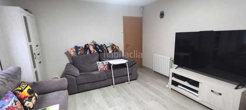 Foto 5f498b14-1b96-4dcd-af02-bdd38a55f836. Casa aparellada amb xemeneia calefacció a Olot