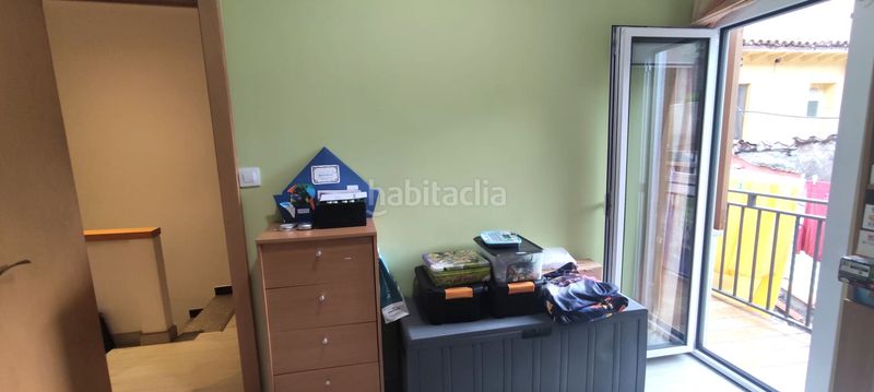 Foto 6fbd7ad7-c808-4a32-acaf-5c819550a077. Casa aparellada amb xemeneia calefacció a Olot