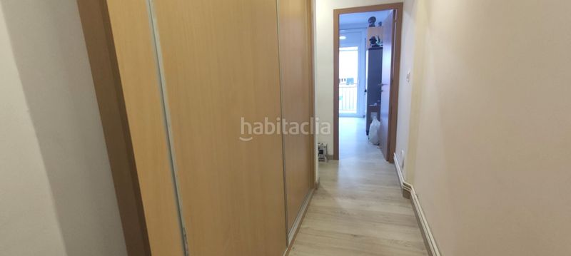 Foto e0906255-1ded-4a27-82fb-c417f6e878b0. Casa aparellada amb xemeneia calefacció a Olot