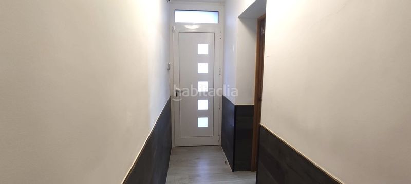 Foto f4f6b0fd-fd7e-4664-b488-d218ec7e7a5c. Casa aparellada amb xemeneia calefacció a Olot