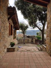 Chalet in Carrer sant bartomeu 24p. Chalet con 6 habitaciones