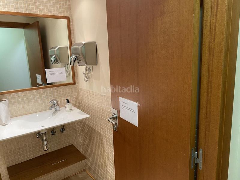 Foto f8229316-4745-4bf1-a8d8-bbffdbd6d43a. Locale commerciale con riscaldamento in La Nova Esquerra de l´Eixample Barcelona