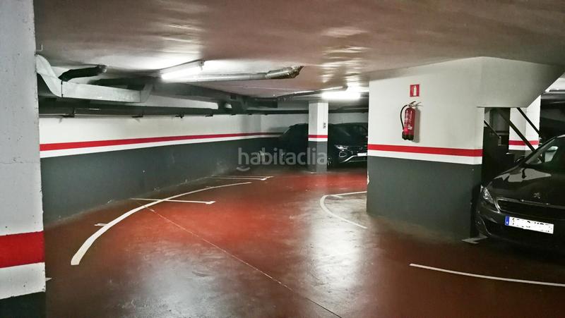 Foto dfa00655-e098-418f-85ac-9a2091988e29. Autoparkplatz in d'alí bei 32 in Fort Pienc Barcelona