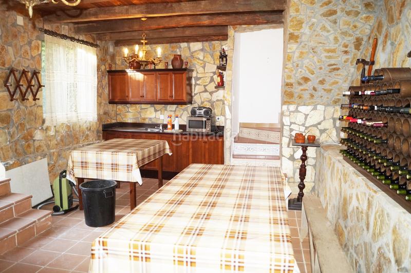 Foto c58a10ba-5920-4ab2-8577-06b7fa03a186. Casa a schiera in calle real 86 in Alija del Infantado