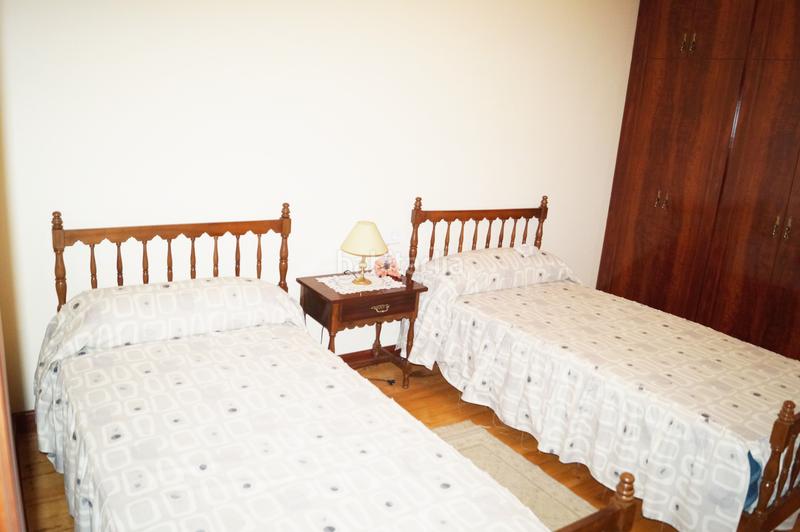 Foto d2bb95c6-c19e-4d5d-b1c2-24ca987f5c48. Casa a schiera in calle real 86 in Alija del Infantado