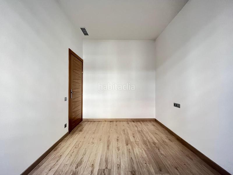 Foto 2563de70-7f75-4180-91f3-18e8dd83a060. Piano terra con riscaldamento in Barri de les Corts Barcelona