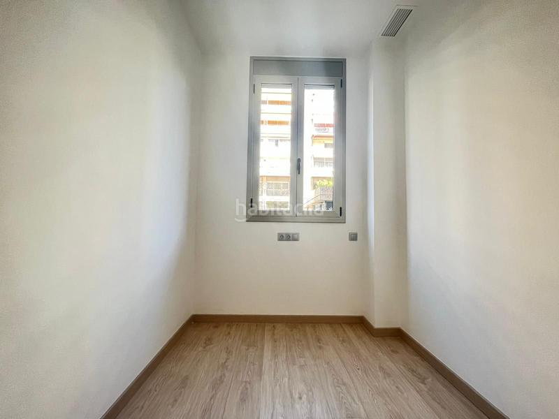 Foto 5646b1fd-a502-4f3d-a672-48a0f31bff41. Piano terra con riscaldamento in Barri de les Corts Barcelona