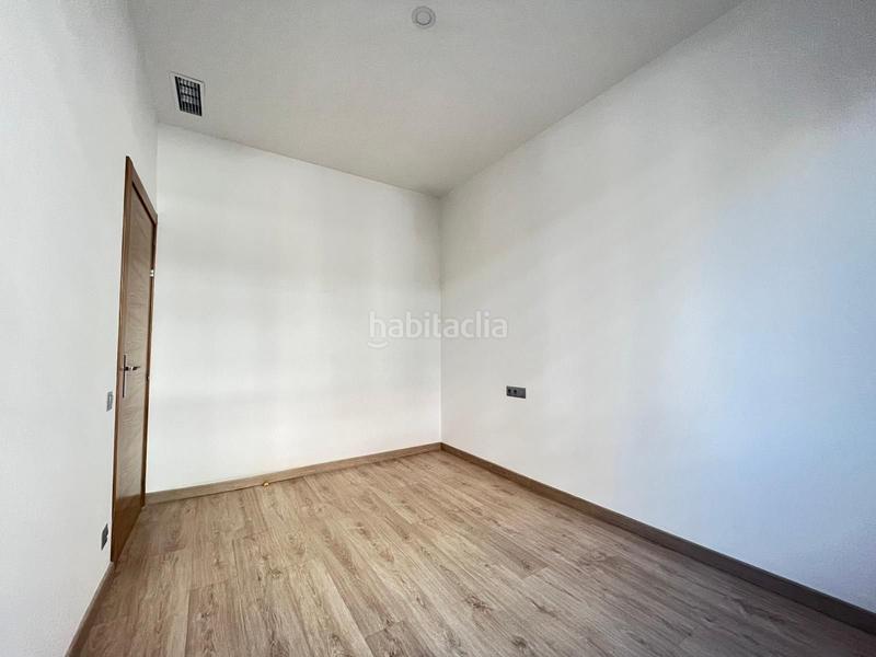 Foto a918439b-2fa9-4562-bba2-d7e4d03f6c46. Piano terra con riscaldamento in Barri de les Corts Barcelona