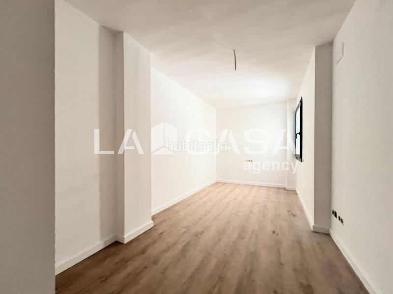 Foto 524c5dec-a75d-414f-b509-055285021be0. Planta baixa a Llefià Badalona