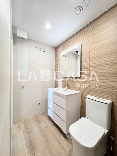 Foto 5a8293f3-5fa9-4e0c-bafe-c2342b7f9c0a. Planta baixa a Llefià Badalona