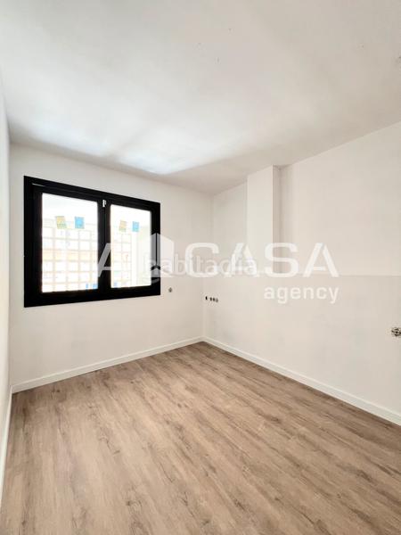 Foto 6a5e7280-f3dc-441a-be25-76a73d272090. Planta baixa a Llefià Badalona