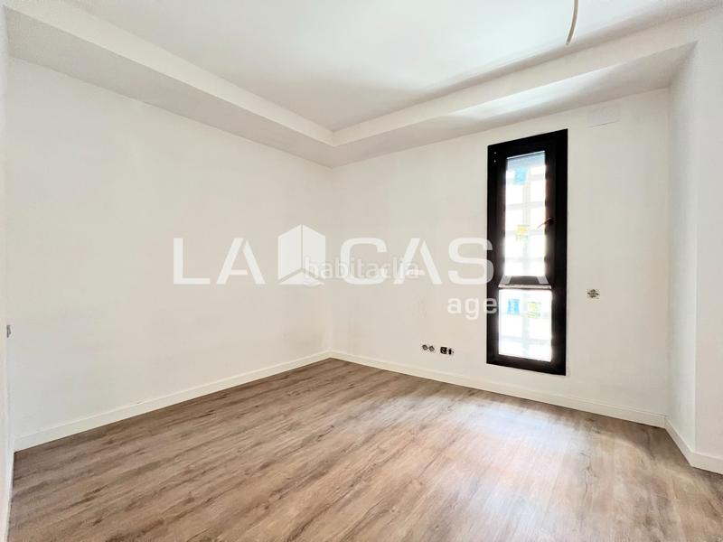 Foto ab249b9e-b250-4fd9-8288-5ef36679cd39. Planta baixa a Llefià Badalona