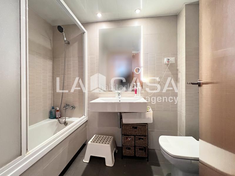Foto a0b285cc-ebd8-4c90-b76d-61b92ee981db. Etagenwohnung mit parking in La Salut Badalona
