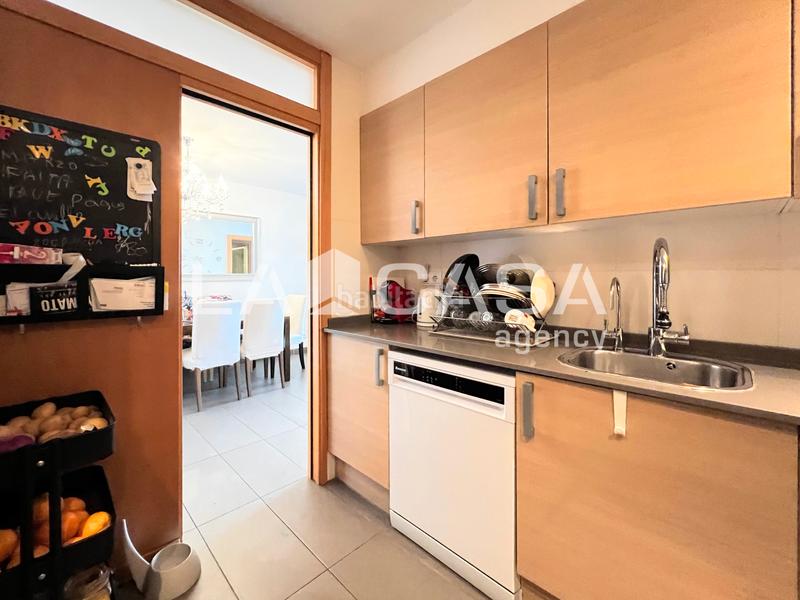 Foto ca83bdfd-8452-44bf-b90b-1294859b9bf7. Etagenwohnung mit parking in La Salut Badalona