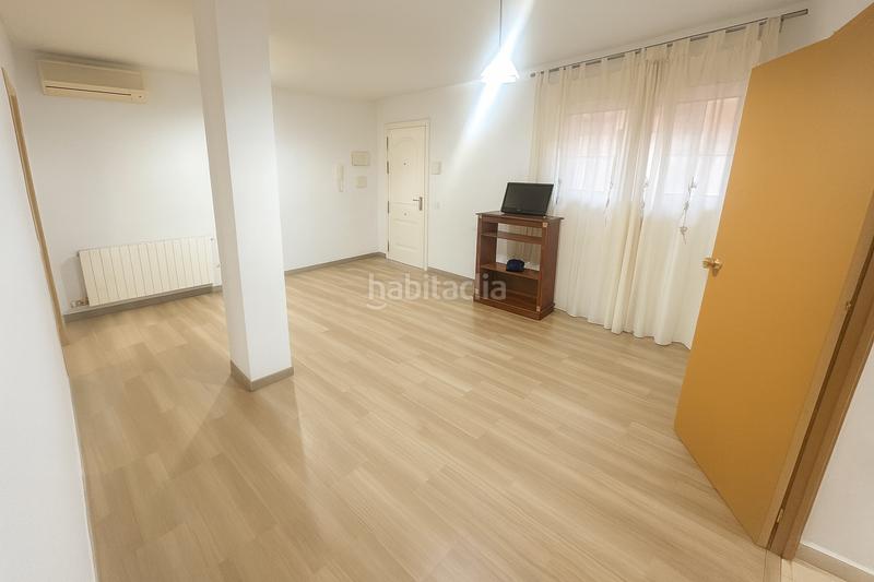 Foto 04d9afd2-cadf-4206-bc18-07c1c6ade5dc. Planta baixa a El Pedró Cornellà de Llobregat