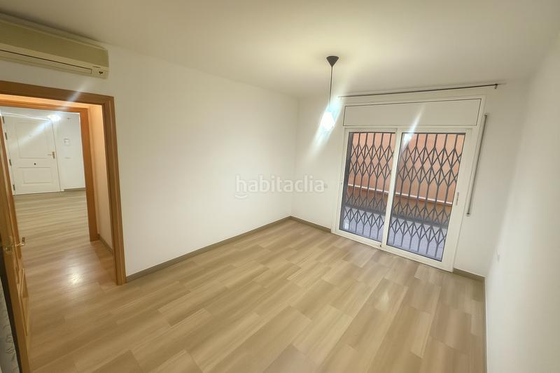 Foto 6d69c5e1-11e2-4051-bf1a-4c64df3928db. Planta baixa a El Pedró Cornellà de Llobregat