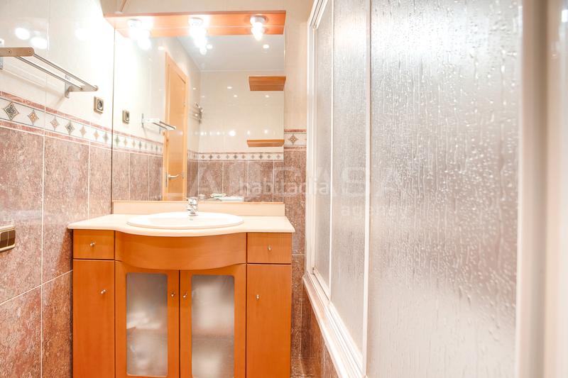 Foto df2544c2-6b6e-4d6f-a330-622823383796. Piso  en venta en calle de valència . rafael625166673. en Barcelona