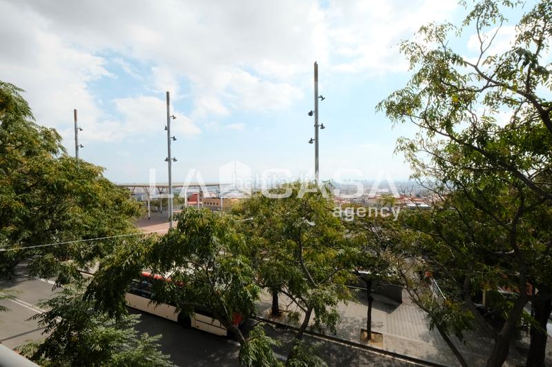 Foto b9b8452a-5c85-4857-883d-fc9d9809c2e0. Piso  carrer de la mina de la ciutat, .  rafael625166673. en Barcelona