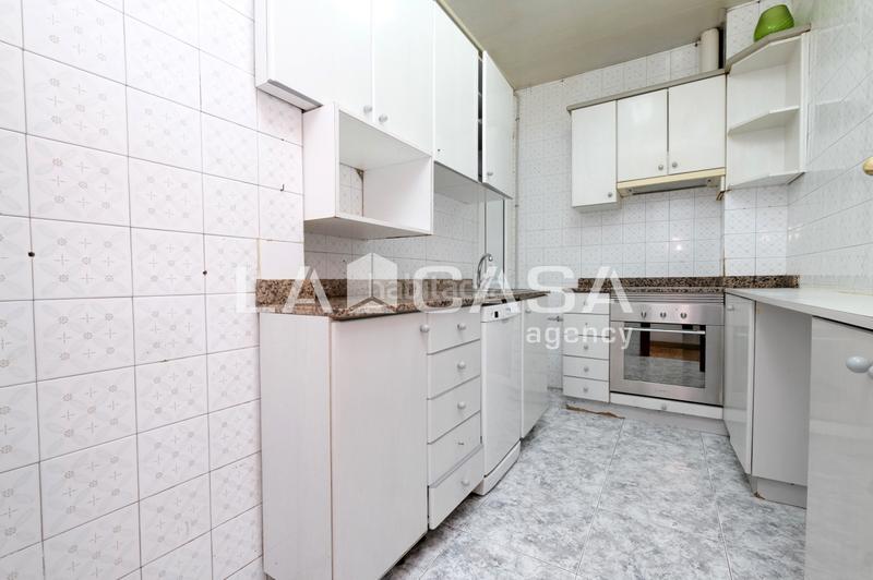 Foto 787271e0-8660-4775-b904-991b4db1c6fc. Appartamento in Turó de la Peira Barcelona