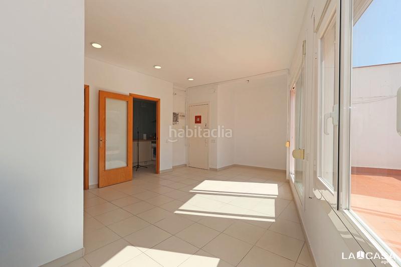 Foto 13fa1286-685e-4246-8bc3-8b1453f2ce5f. Penthouse in El Poble Sec - Parc de Montjuïc Barcelona