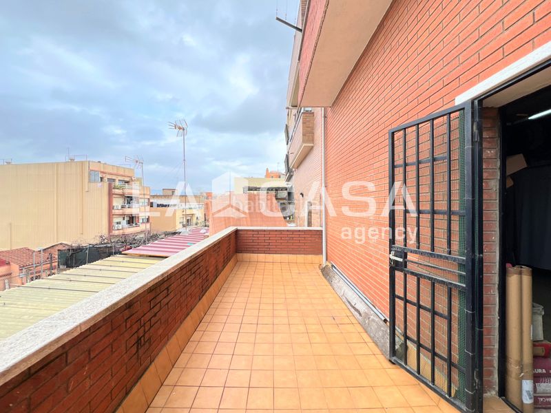 Foto b8bec939-9b66-4c04-806a-c15da60e50ee. Local comercial a Fondo Santa Coloma de Gramenet