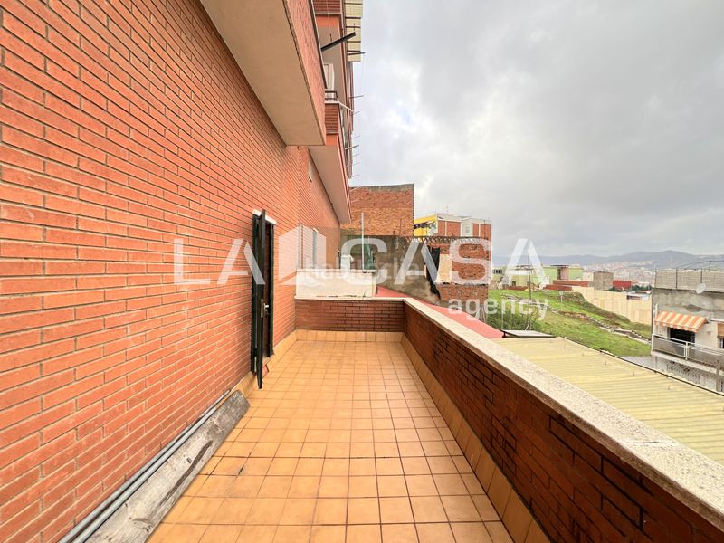 Foto dd22341c-ad1d-4704-a465-751cc5b8437f. Local comercial a Fondo Santa Coloma de Gramenet