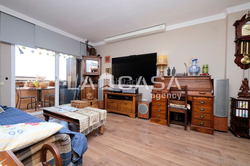 Foto 46b8b65c-c9d3-4699-83b0-d27a147632c2. Pis a Porta Barcelona