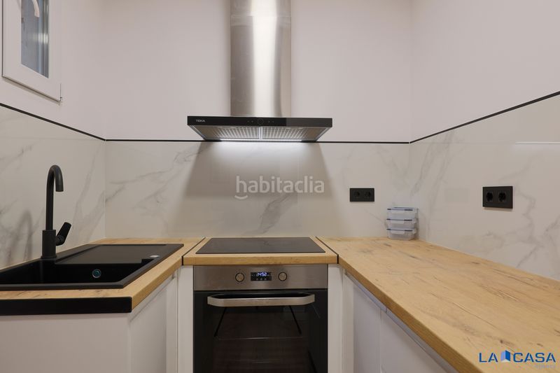 Foto ba645a9d-2557-4edb-a54e-85651a1e153b. Planta baixa a Hostafrancs Barcelona
