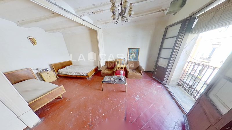 Foto c8ea3709-a8cf-4799-b7a0-2d42a16952f2. Àtic a Raval Barcelona