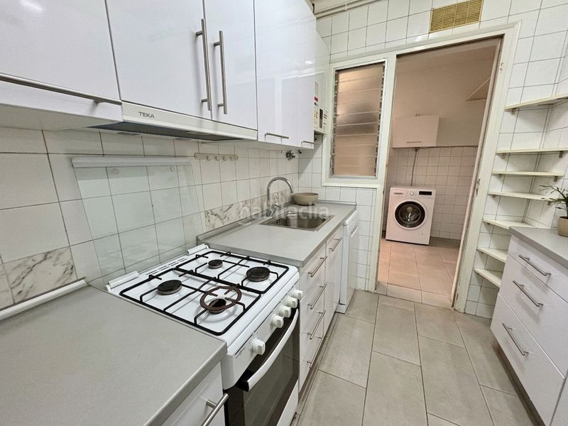 Foto 2049638e-7516-4803-874c-aa21663180a7. Pis a Barri de les Corts Barcelona