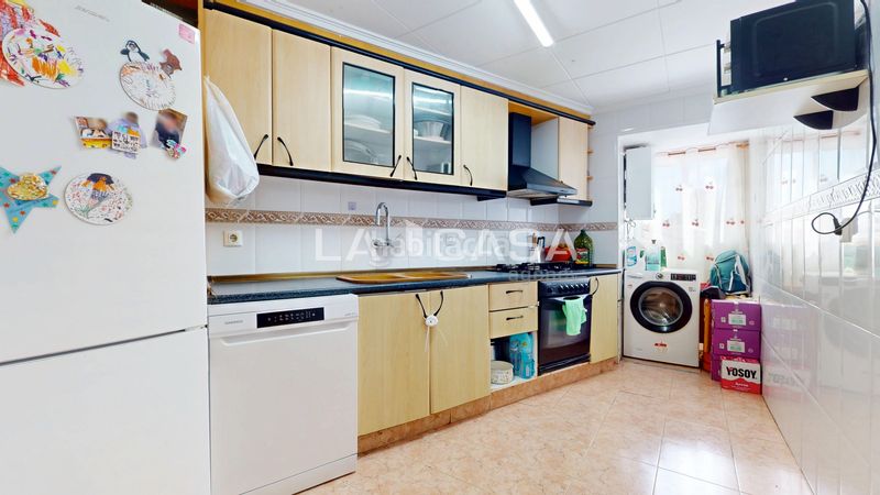 Foto b0212f40-1147-43f4-ab34-b013aa44de2e. Piso descubre tu nuevo hogar! este encantador piso de 80 m2 en Alfafar
