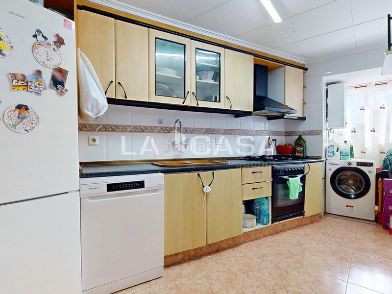 Foto fd66063a-ecc6-42a5-8779-b9867db9aaf3. Piso descubre tu nuevo hogar! este encantador piso de 80 m2 en Alfafar