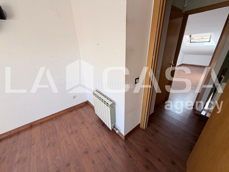 Foto 0ebd4ace-4f57-4190-b695-bfbf9e8002dc. Àtic amb calefacció aparcament a Can Rull Sabadell