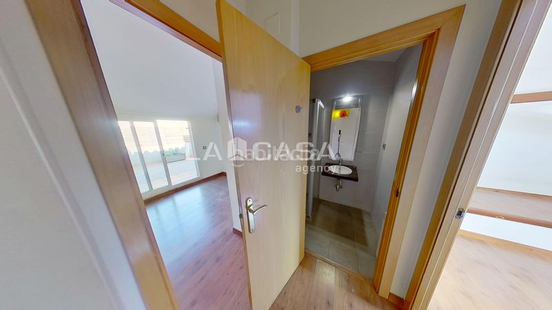 Foto 30beb281-267c-4cdb-934d-a18149098915. Àtic amb calefacció aparcament a Can Rull Sabadell