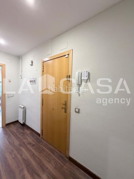 Foto 6976ce21-9a36-4222-a878-da47e9ece241. Àtic amb calefacció aparcament a Can Rull Sabadell