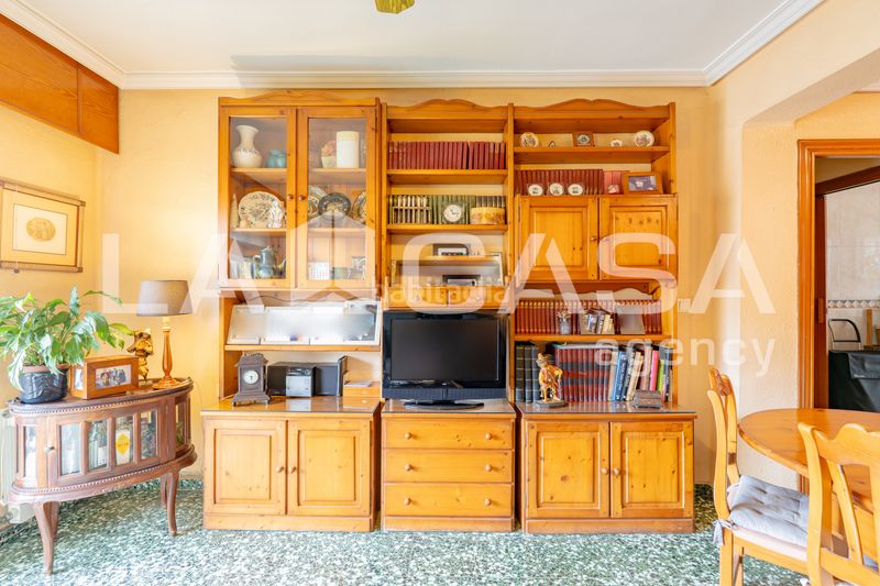 Foto 75b22880-c588-46d5-b7f9-222cfd95b376. Pis a Mestalla Valencia