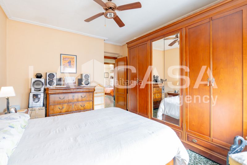 Foto c09434e9-bbaa-4a53-9fd6-6748922fa58c. Pis a Mestalla Valencia