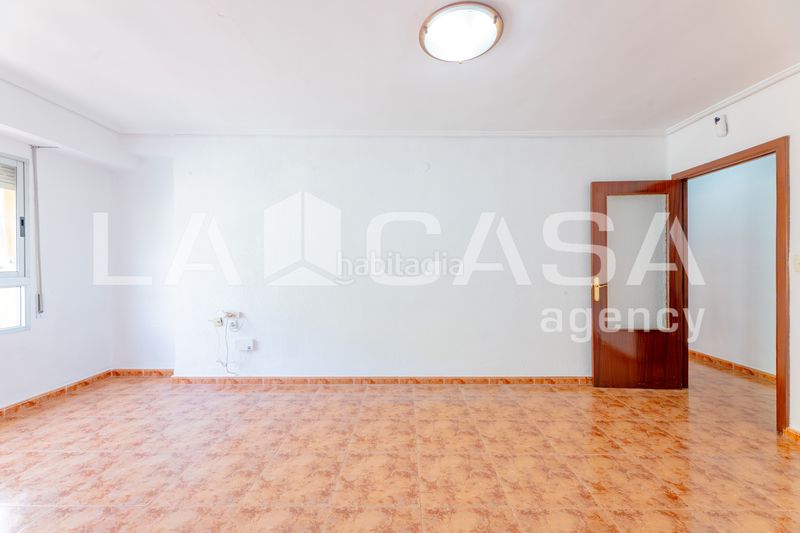 Foto 4008fce8-6214-4094-aaf6-3ff8eb7a3f1f. Pis a L´Amistat Valencia
