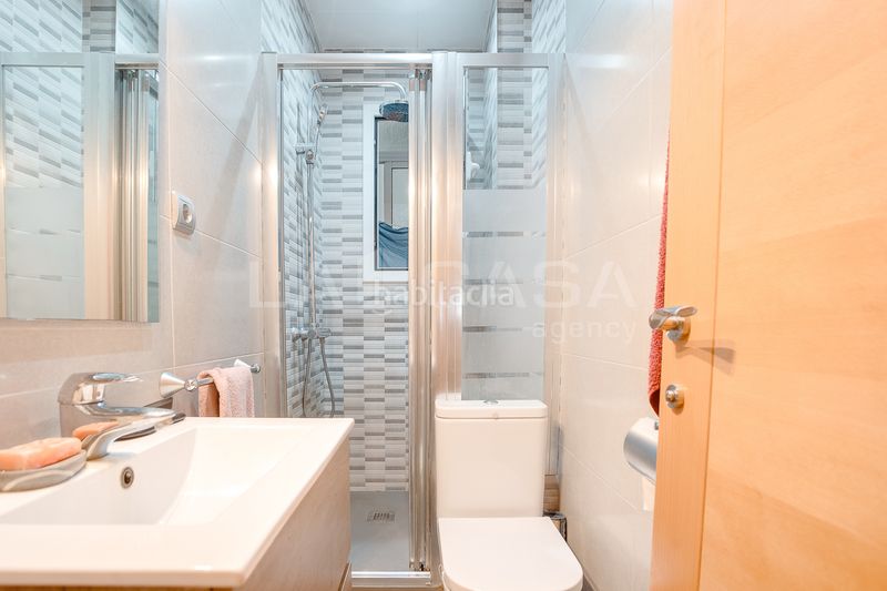 Foto b4983f0c-96e3-4645-84e4-def1252374e4. Pis a Sants Barcelona