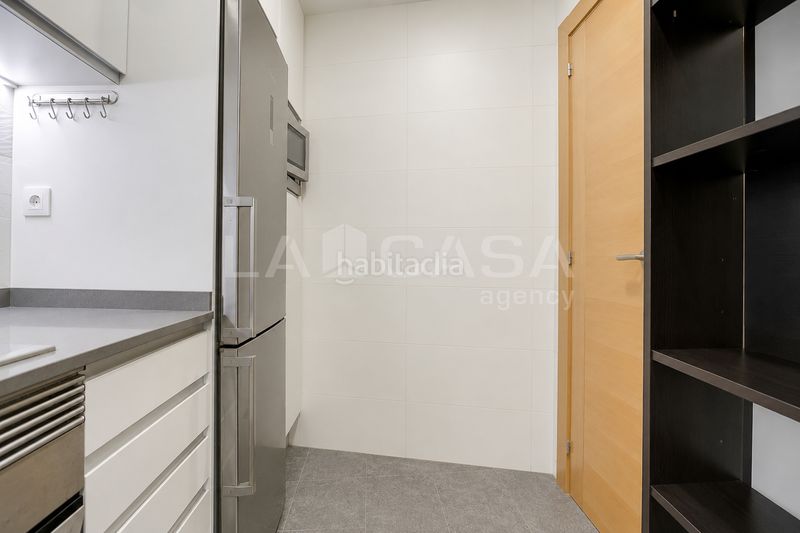 Foto e39afef6-9806-4684-9d3f-a6143466a3f7. Pis a Sants Barcelona