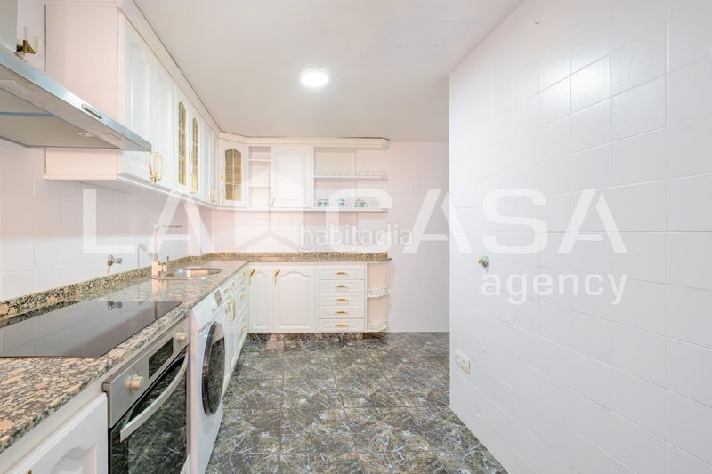 Foto ac055fe3-0416-4a13-bf0e-8da96379f8c9. Pis amb aparcament a El Grau Valencia