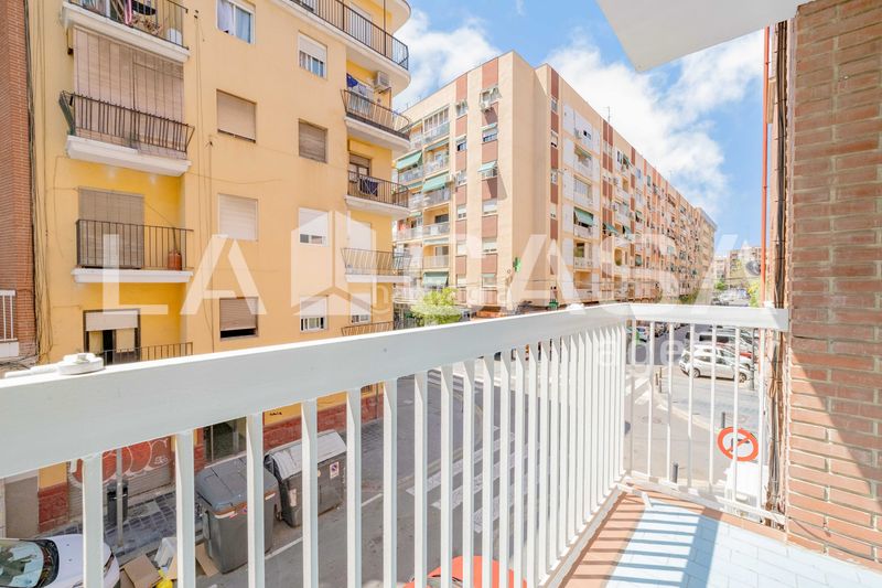 Foto dab60c8d-4cff-4c53-a76d-cc98d2f11f35. Pis amb aparcament a El Grau Valencia