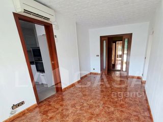 Etagenwohnung in La Verneda - La Pau. Whatsapp paula 602 251150