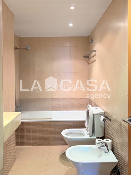 Foto e580ea6e-1dd4-437b-89a7-e3dc918e25a4. Pis amb calefacció aparcament a Premià de Dalt