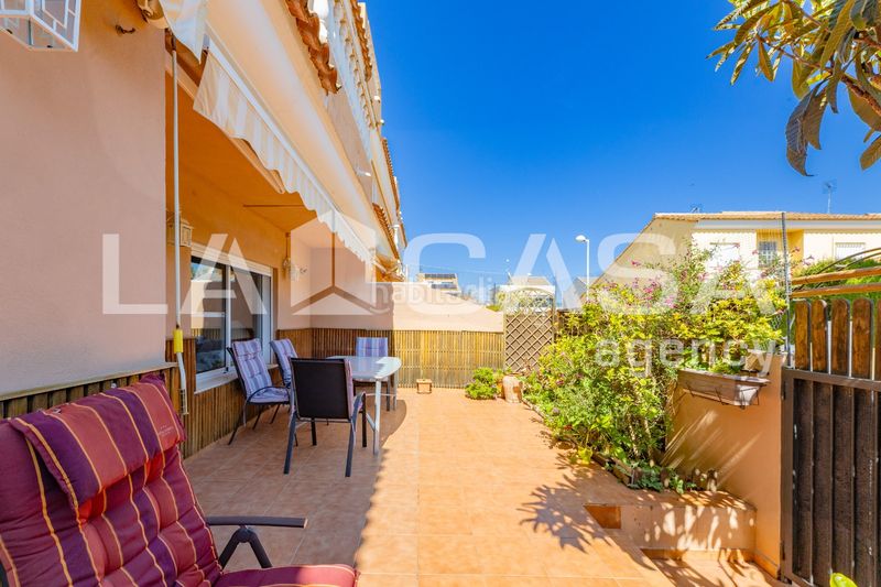 Foto 1457476e-09ef-4d70-87ae-1aa83e569770. Casa aparellada amb piscina a Corinto-Almardà Sagunt