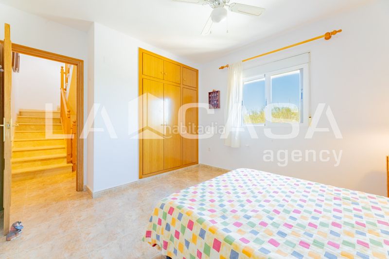 Foto 5046eb27-b7ed-4bc2-8d45-7eb84ddd5bf0. Casa aparellada amb piscina a Corinto-Almardà Sagunt