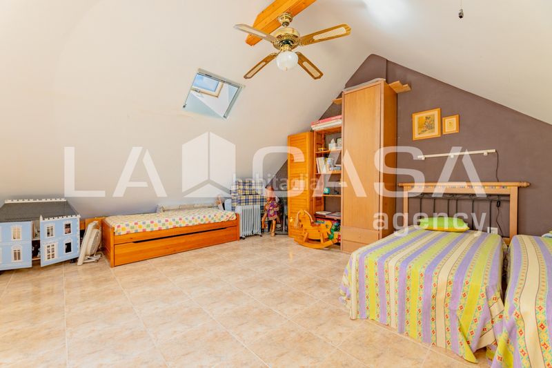 Foto 5f4a88a1-1558-4695-9aea-b9b482604597. Casa aparellada amb piscina a Corinto-Almardà Sagunt