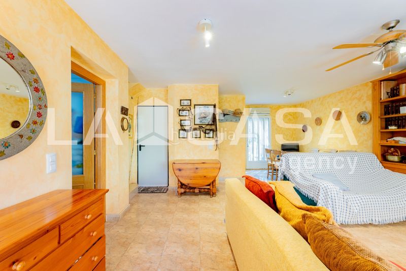 Foto b3816a02-5e66-42b6-ab57-9a1d3235d936. Casa aparellada amb piscina a Corinto-Almardà Sagunt